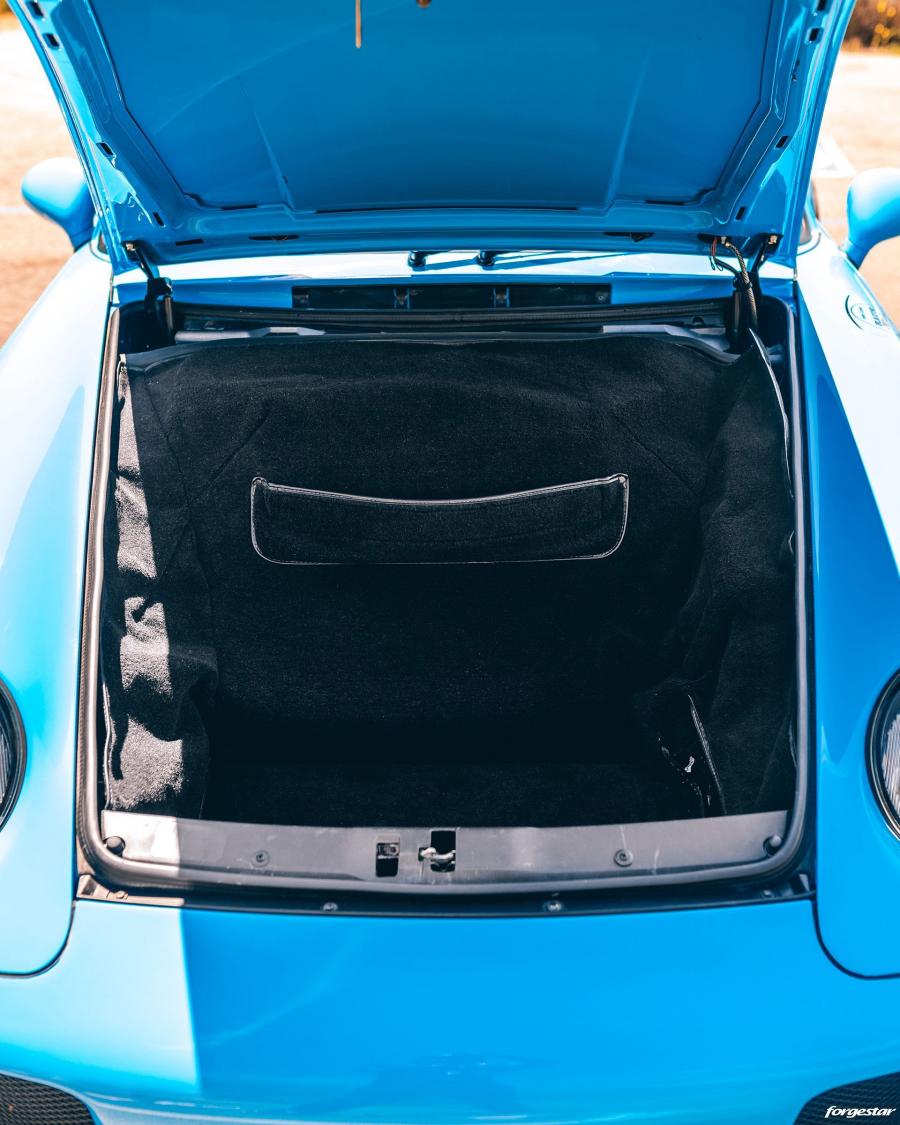 Моторный отсек Porsche 911 Blue by RWB 2019 года  (фото 23 из 23)